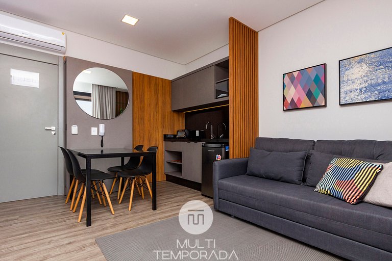 Apartamento 205 no Aion Suítes: Elegância e Vista para o Mar